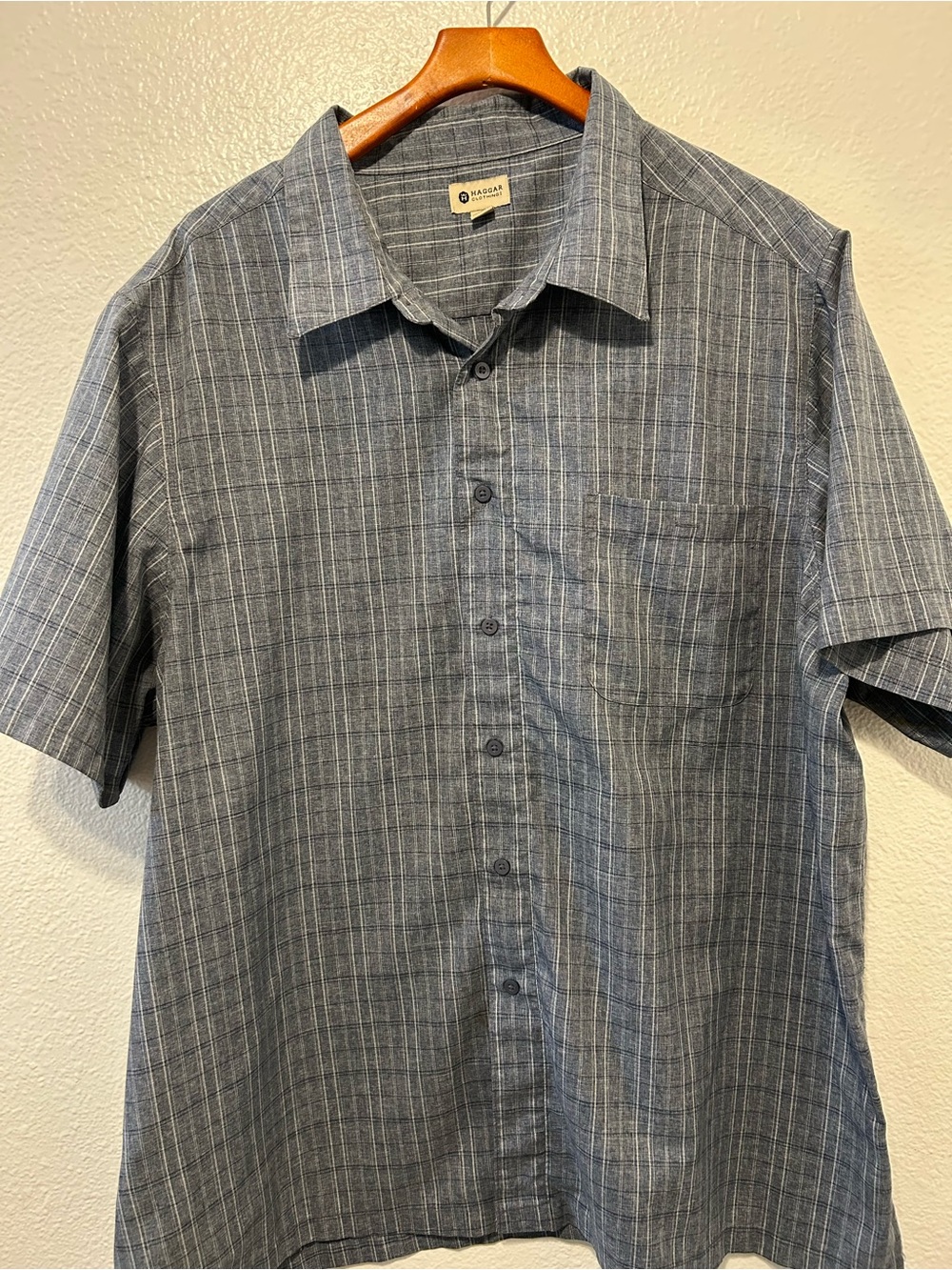 Haggar Men's Short Sleeve Blue-Gray Plaid Button Down Shirt